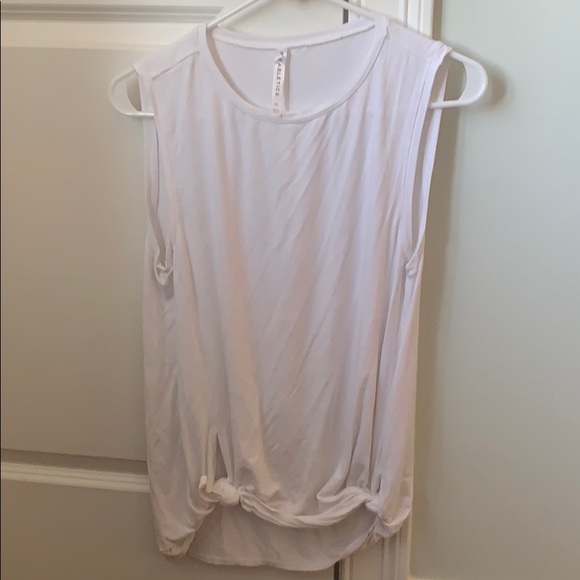 Fabletics Alia ties tank in white - Picture 2 of 4
